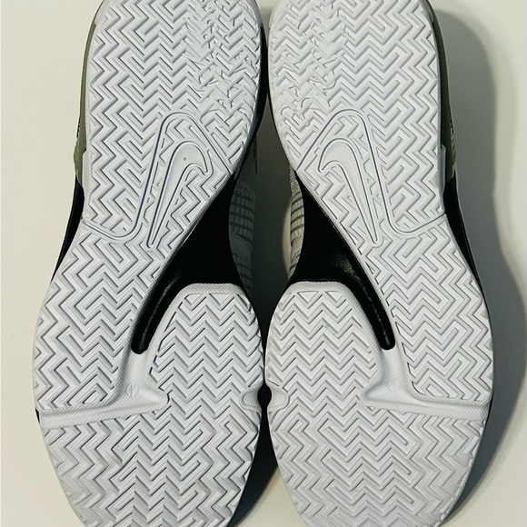 NIB Nike LeBron Witness VII in White and Black Size M9/W10.5 - Picture 5 of 7
